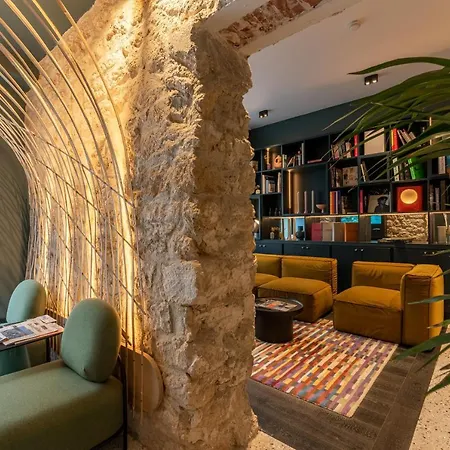 Amoi Hotel 4*