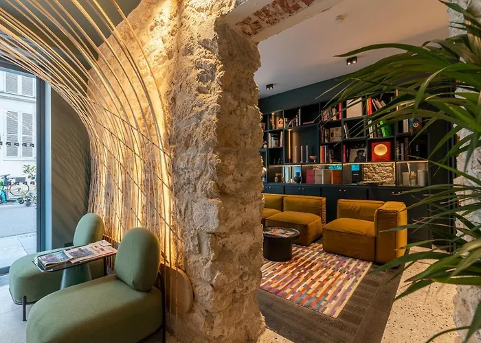 Amoi Hotell 4*